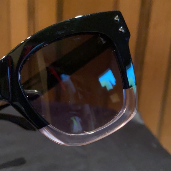 Fendi Sunglasses - Picture 11 of 11